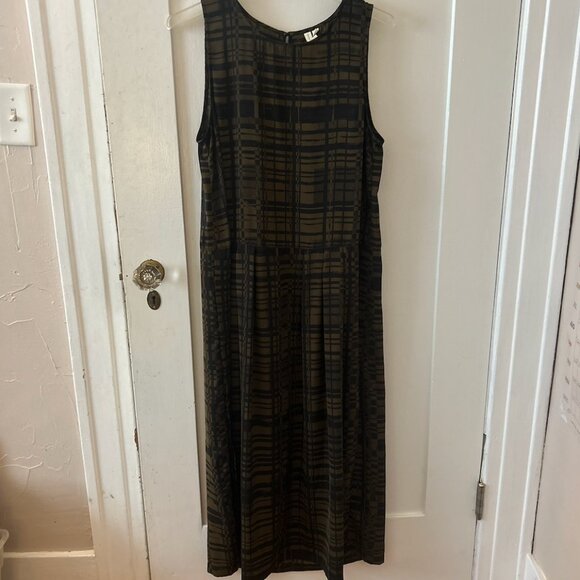 Treasure & Bond Sleeveless Midi Dress – Small | Olive & Black Plaid | Like New - Picture 4 of 6